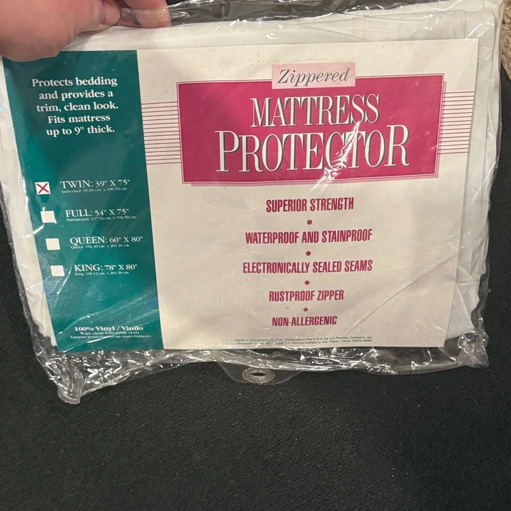 Zippered Mattress Protector - White
